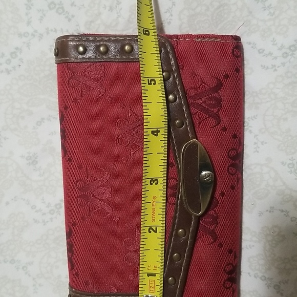 Elegant Red Wallet with Brown Accents - Picture 8 of 9